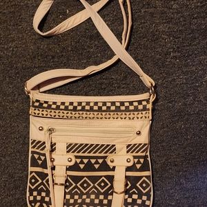 Yoki Fashion Women's cream & Black Leather Cross body Bag with Zip Closure